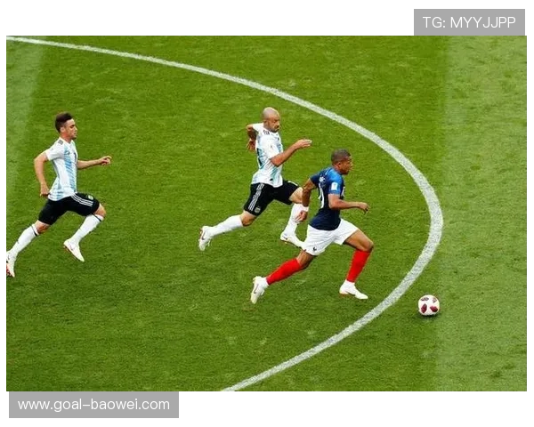 高清足球明星精美瞬间捕捉顶级球员精彩表现及赛场风采